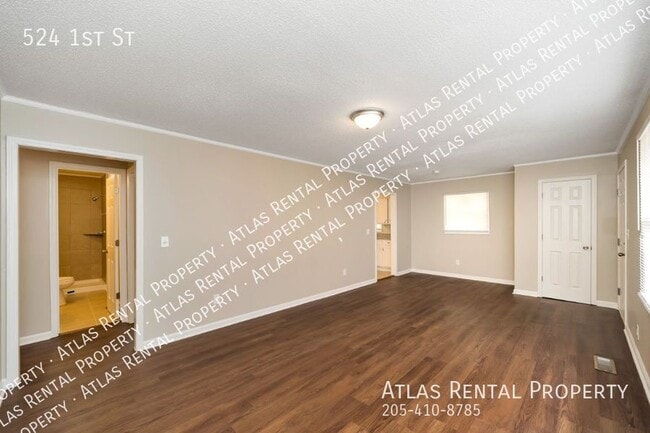 Building Photo - 524 1st St