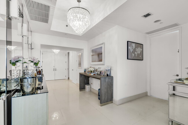 Building Photo - 16001 Collins Ave