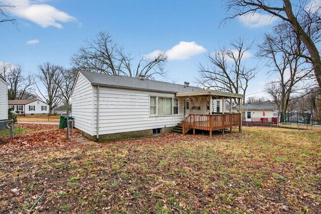 Building Photo - 1015 Avant Dr