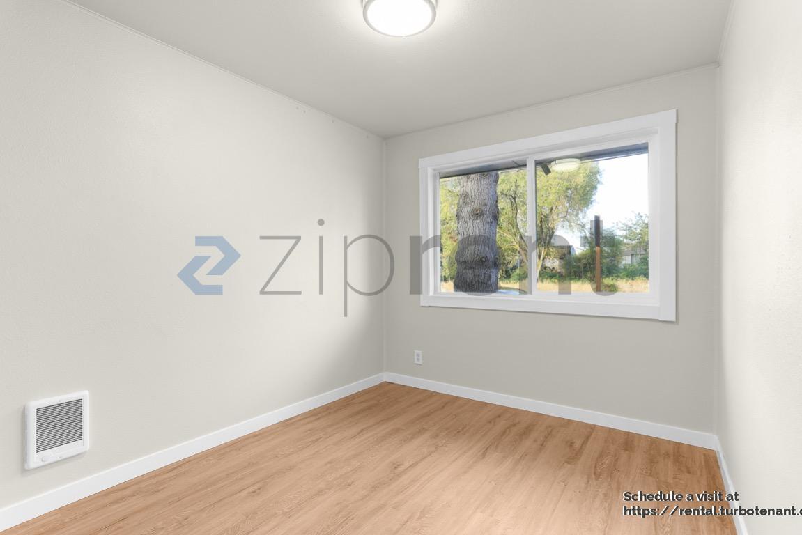 Building Photo - 1502 Kirkland Ave NE