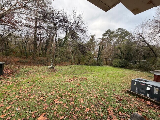 Building Photo - Brick 3/1.5 House in West Rome- $1,250