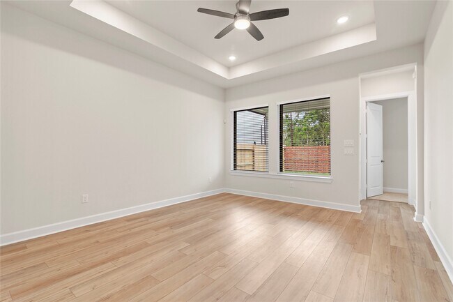 Building Photo - 1535 Park Path Dr