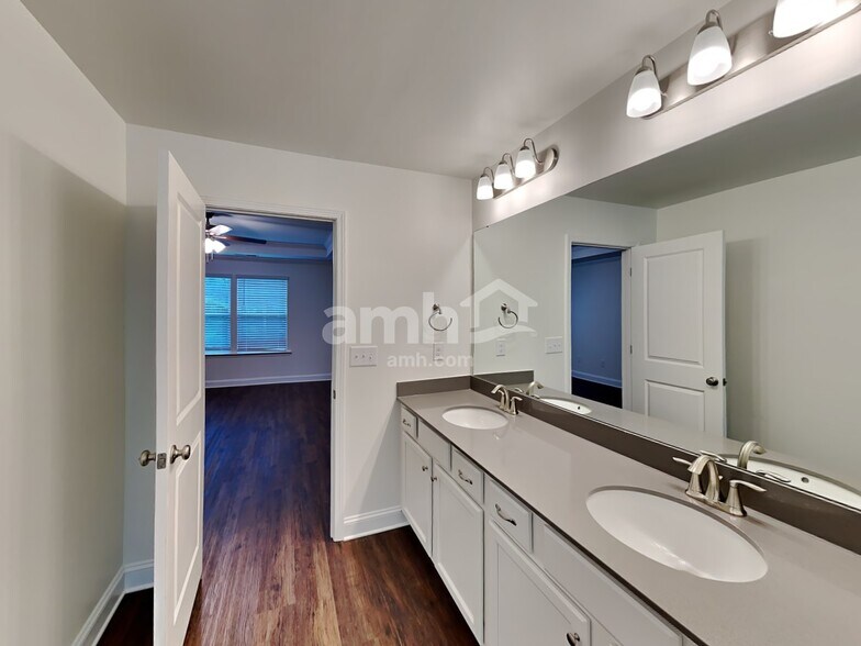 Building Photo - 6034 Rosemore Ln