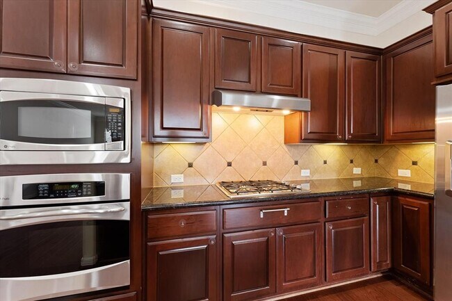 Building Photo - 5502 Lunia Ln