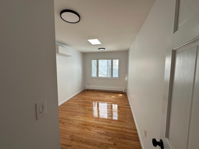 Building Photo - 3 bedroom in Brooklyn NY 11231