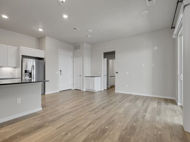 Building Photo - $2,195 - 2 Bed, 2 Bath Condo in Parker wit...