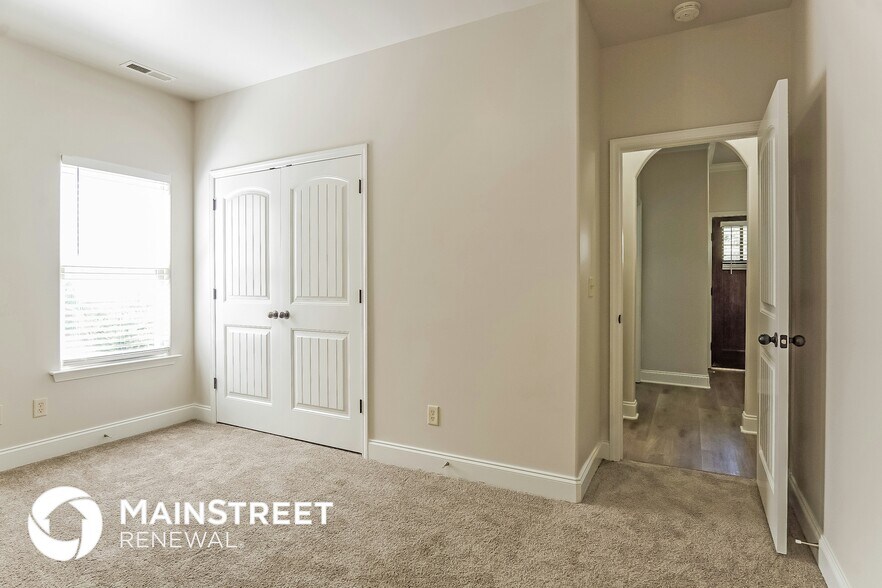 Building Photo - 108 Lorrin Ln