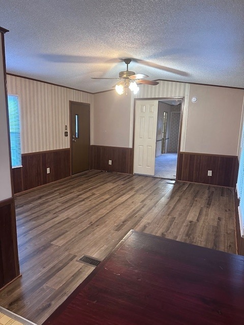 Building Photo - 2930 Pinecrest Dr