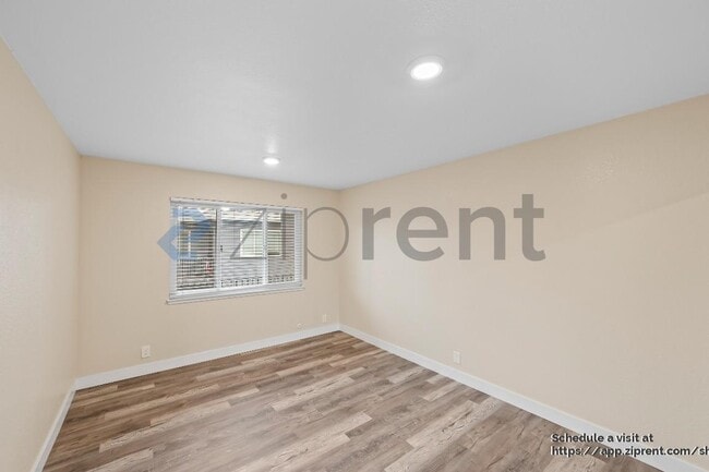 Building Photo - 523 Page St