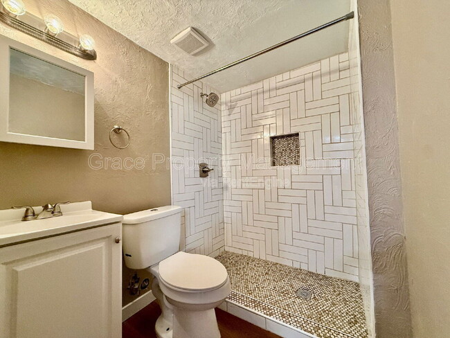 Building Photo - 4463 E 122nd Ct