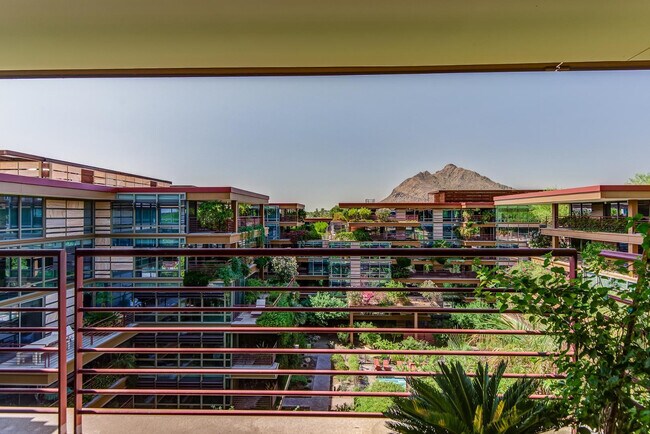 Building Photo - 7137 E Rancho Vista Dr