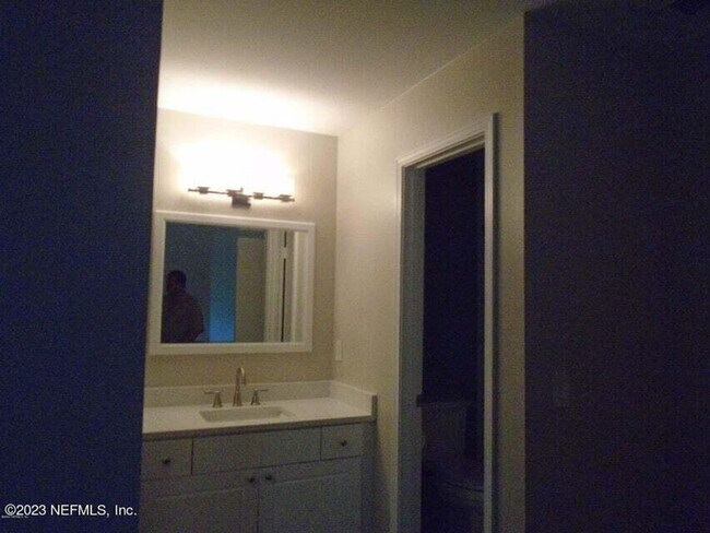 Building Photo - Great condo