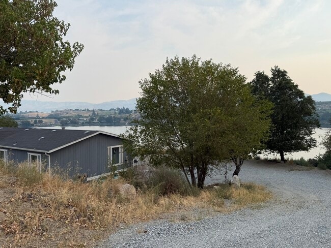 Building Photo - 2995 Wapato Lake Rd