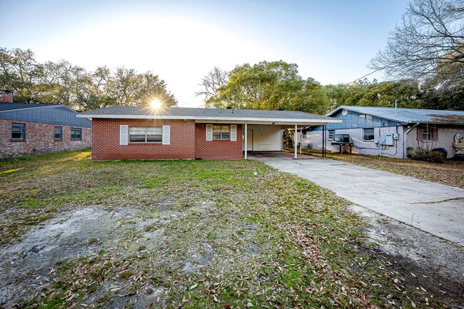 Building Photo - 3 Bed 2 Bath home in Pascagoula near the b...