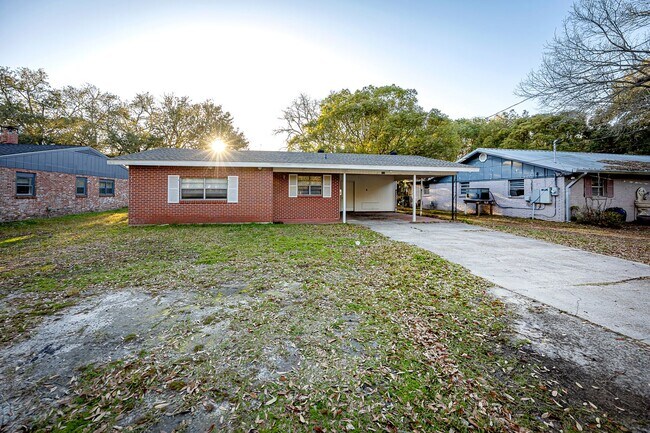Building Photo - 3 Bed 2 Bath home in Pascagoula near the beach.