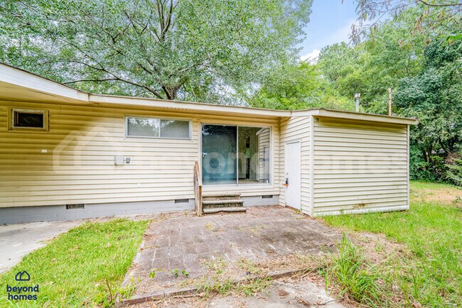 Building Photo - Cozy Comfort Meets Classic Charm in Killough Springs!