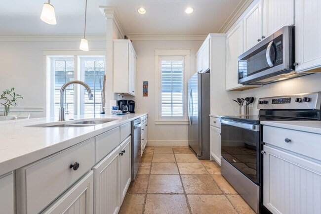 Building Photo - 2442 Bungalo Ln