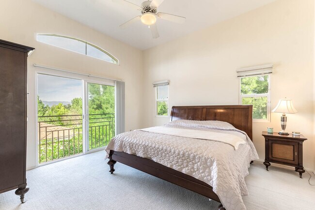 Large Master Suite w/ small balcony - 5220 Premiere Hls Dr