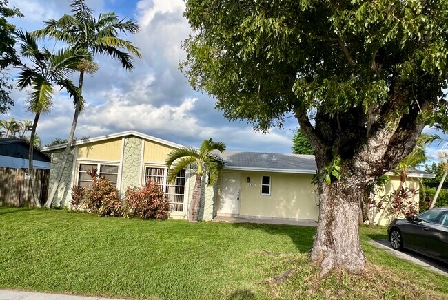 Building Photo - 18321 SW 89th Ct