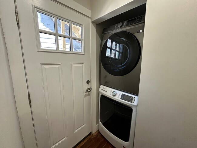 Building Photo - 34-36 Abbotsford St