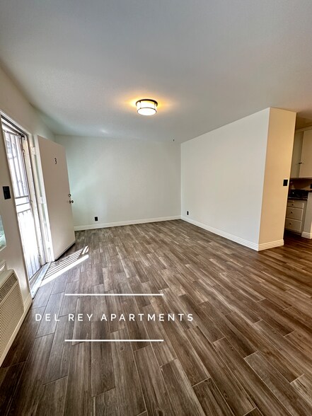 Building Photo - 526 S 1st Ave