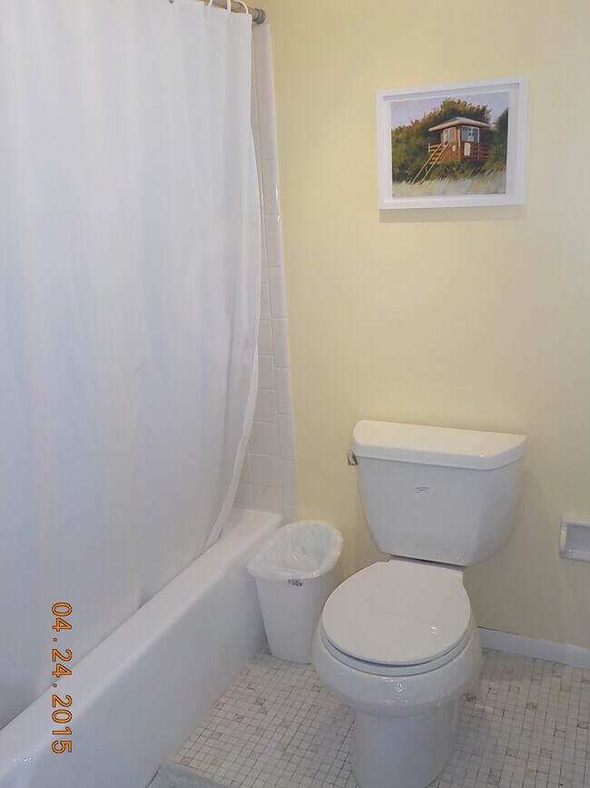 Building Photo - 100 The Esplanade S