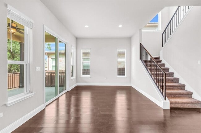 Building Photo - 6716 Vitruvius Dr