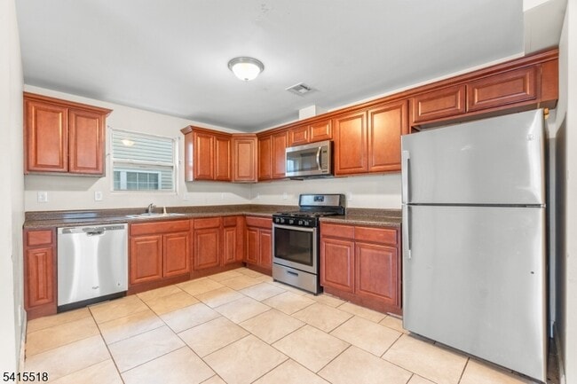 Building Photo - 280 S 20th St