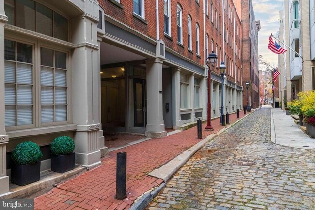 Building Photo - 102 Church St