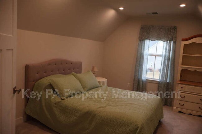 Building Photo - 659 Thomas Penn Dr