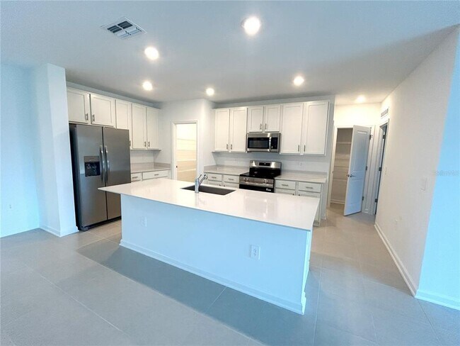 Building Photo - 5683 Ficus Aurea St