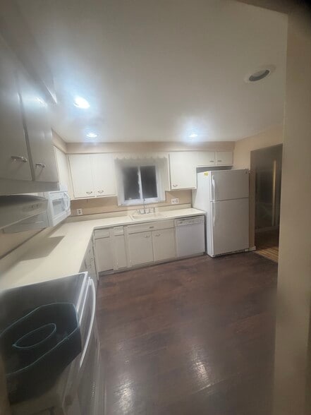 Building Photo - 4536 Marshall Dr W