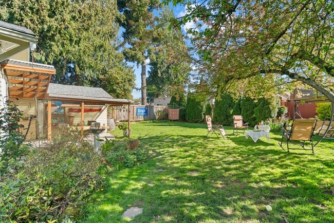 Building Photo - 840 N Farragut St