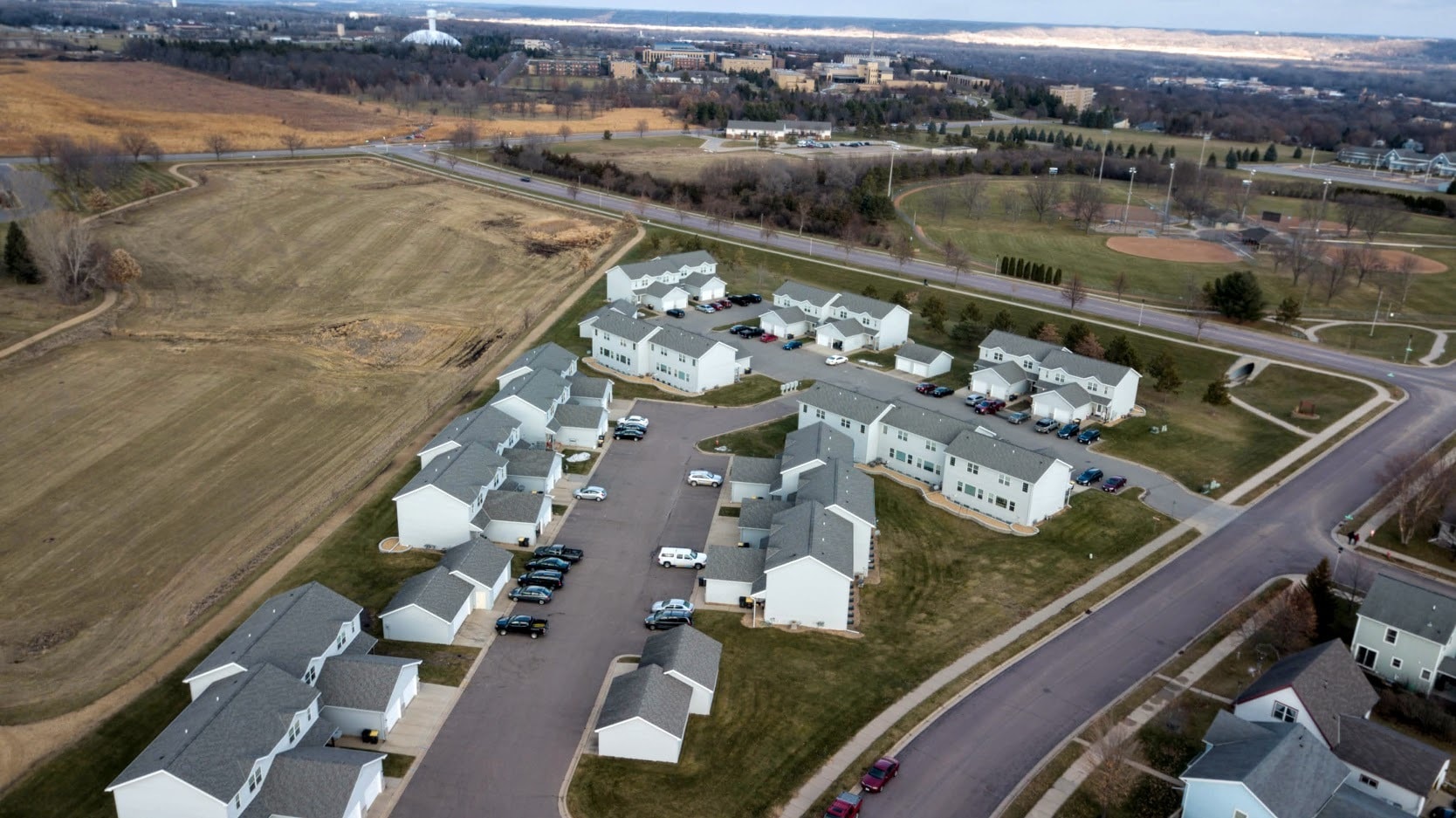 Building Photo - 1001 Alpine Way