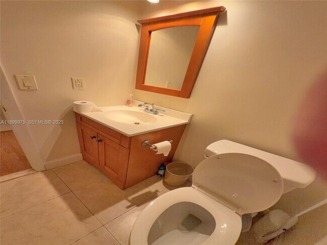 Building Photo - 400 Leslie Dr