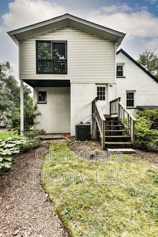 Building Photo - 419 S Barton St