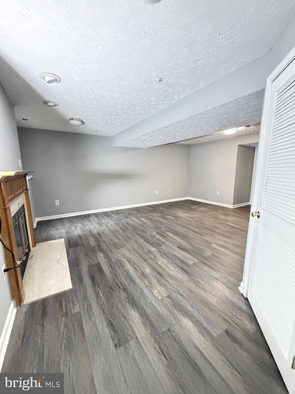 Building Photo - 8624 Mayaone St