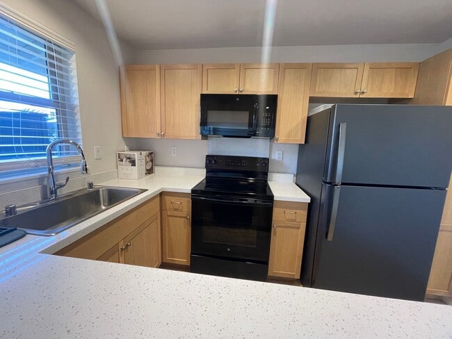 Building Photo - Pet Friendly Kahoma Village Furnished 3 Bed/2.5 Bath Townhome