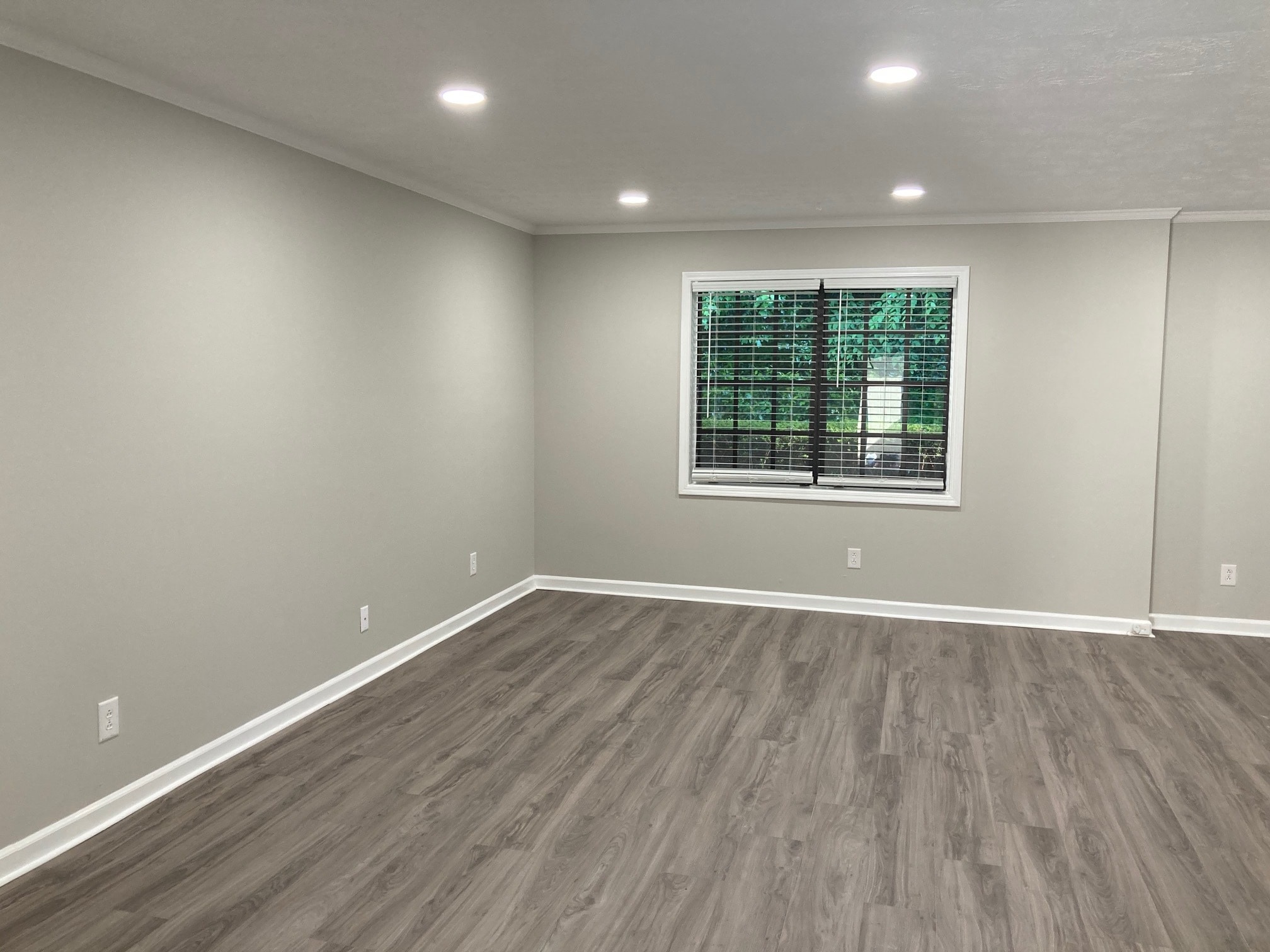 Building Photo - 340 Winding River Dr