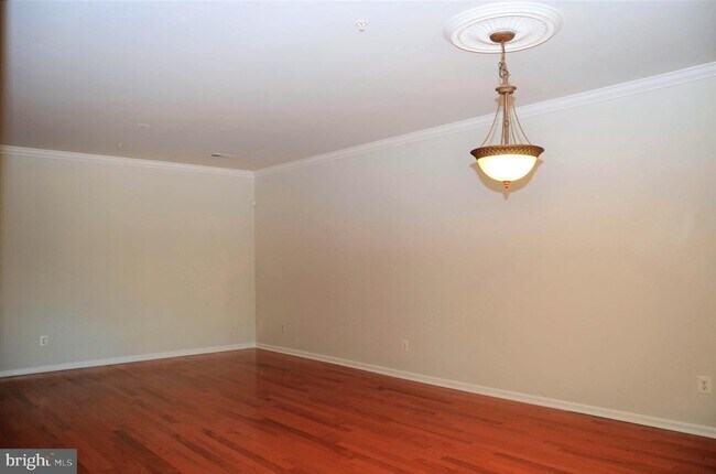 Building Photo - 43840 Hickory Corner Terrace