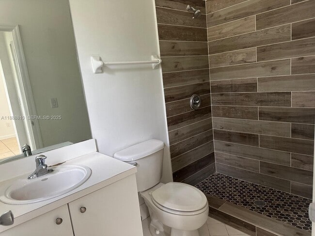 Building Photo - 1490 NE 33rd Ave