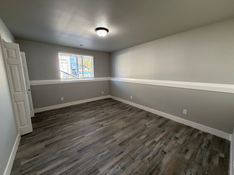 Building Photo - 1329 Lynn Ave