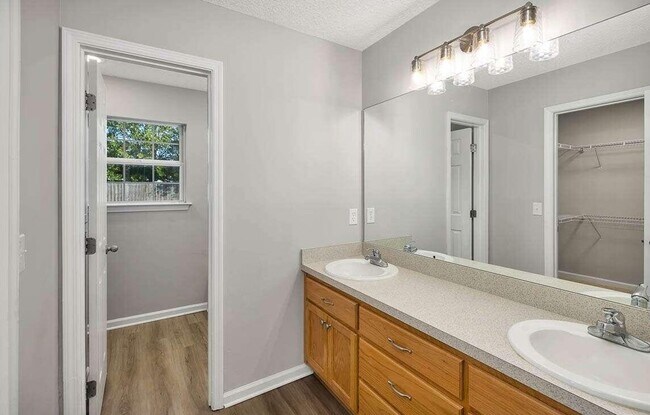 Building Photo - 4BR/2BA Home For Rent