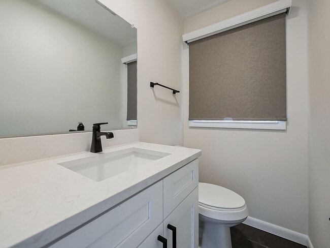 Building Photo - AVAILABLE NOW! Beautiful 3-Bedroom Waterfr...