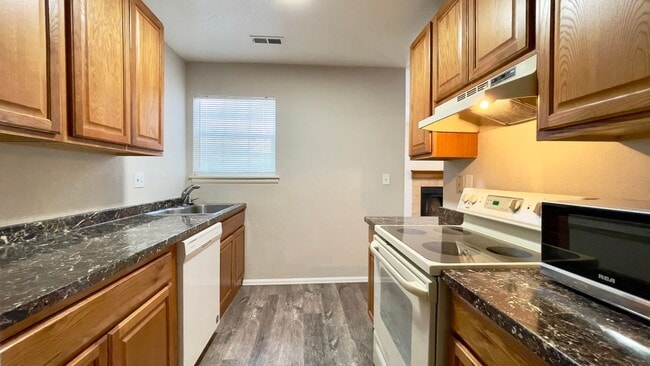 Building Photo - 1 Bedroom unit on Tampico for rent!