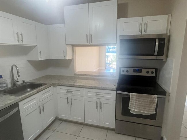 Building Photo - 5507 SW 24th Ave