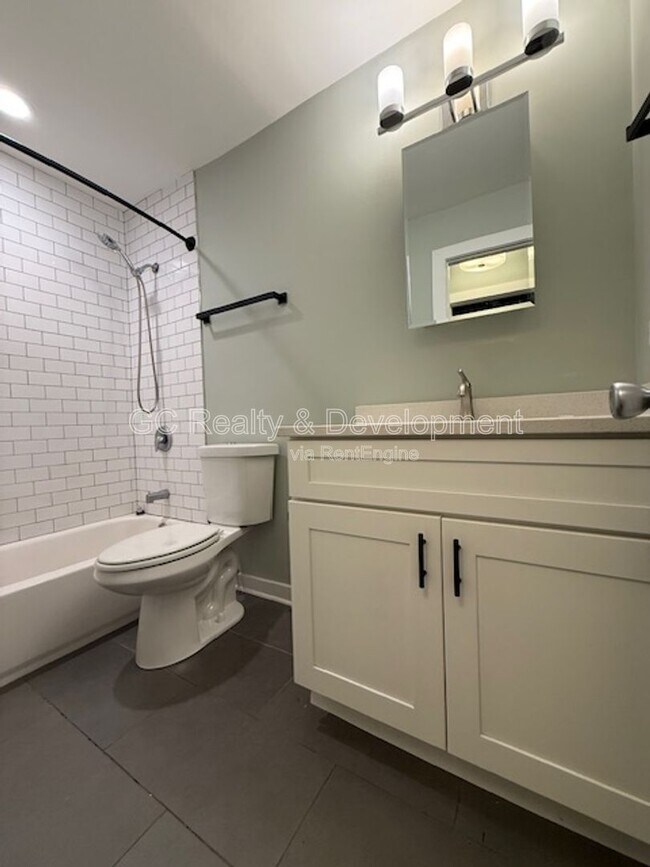 Building Photo - 800 Graceland Ave