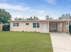 Building Photo - Large fenced yard! Central location!