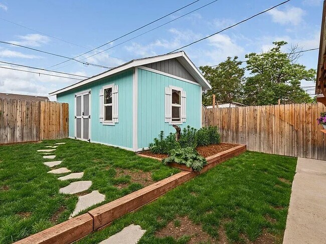Building Photo - 4673 Lincoln St
