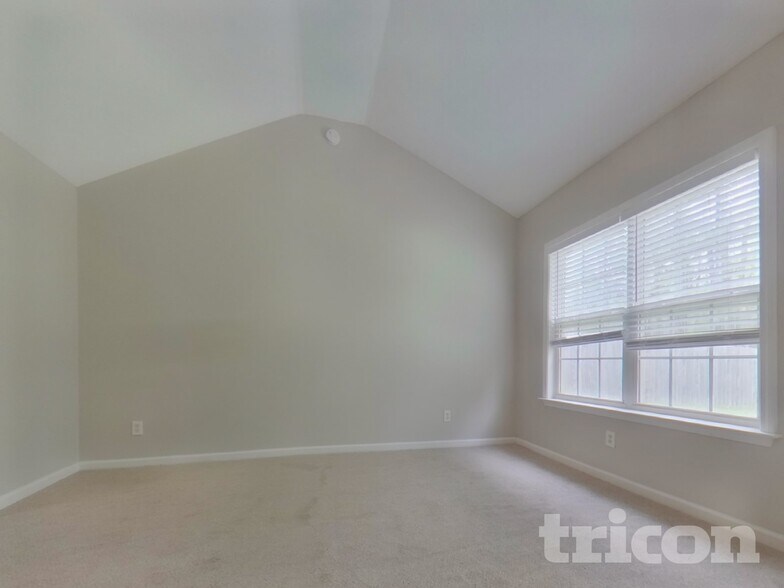 Building Photo - 6452 Shadow Ct